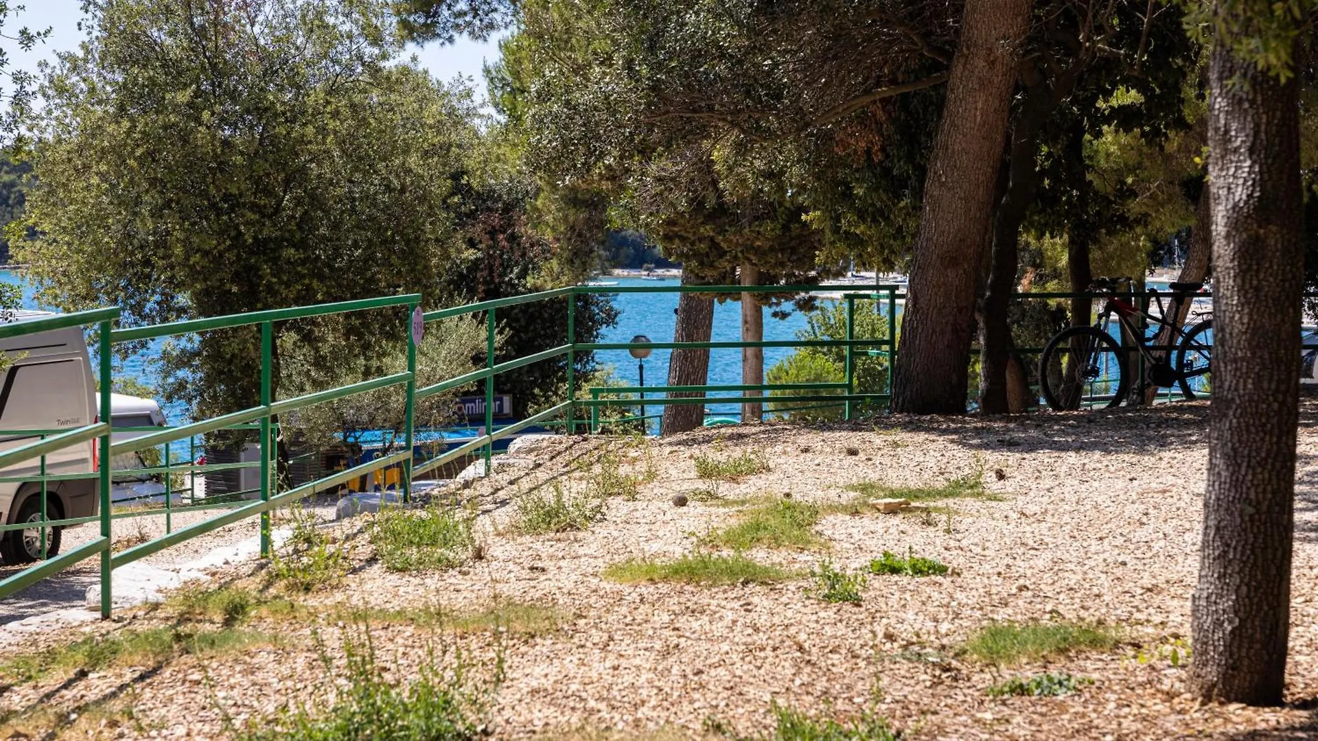 Κάμπινγκ Porton Nature Hideouts Pitches Ρόβινι
